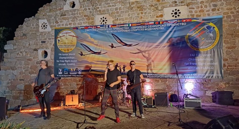 „ПАРКЕТИ“ ГО РАЗДВИЖИЈА ПРИЛЕП СО РОКЕНРОЛ ЕНЕРГИЈА НА КАМЕНАТА БИНА